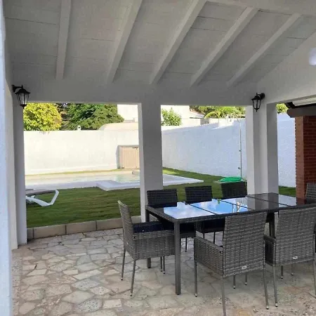 Barbara Con Gran Piscina Y Jacuzzi Holiday home Chiclana de la Frontera